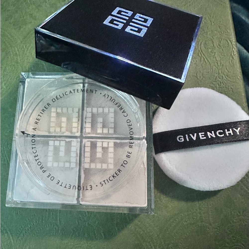 Givenchy Prisme Libre Loose Powder Shade 5 Satin Blanc w Puff❤️. Never used.